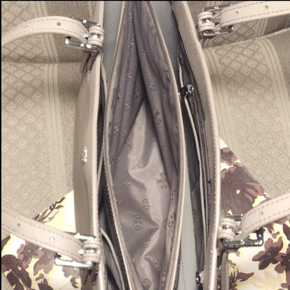 Tory Burch York Buckle Tote - Picture 12 of 16